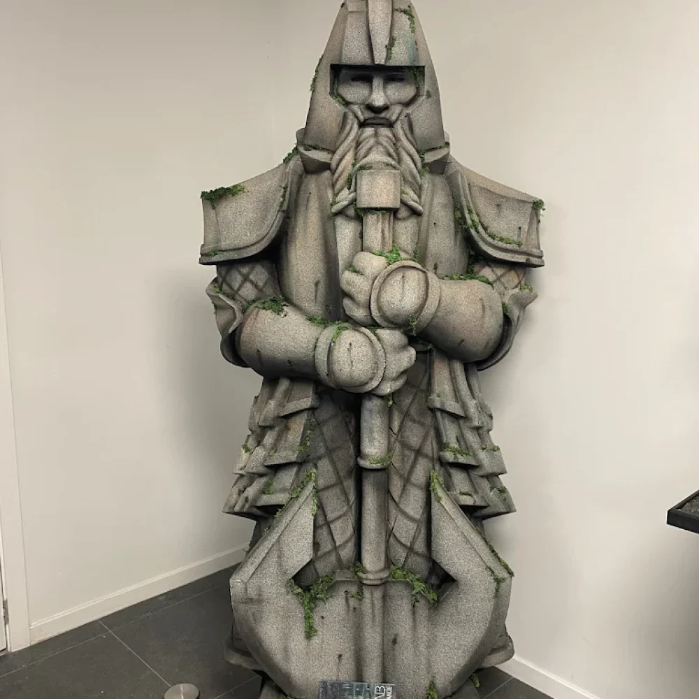statue